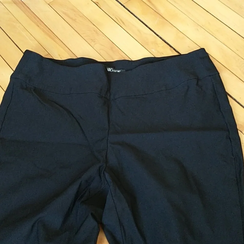 NIC+ZOE Straight Leg Pants - Black - Picture 2 of 4